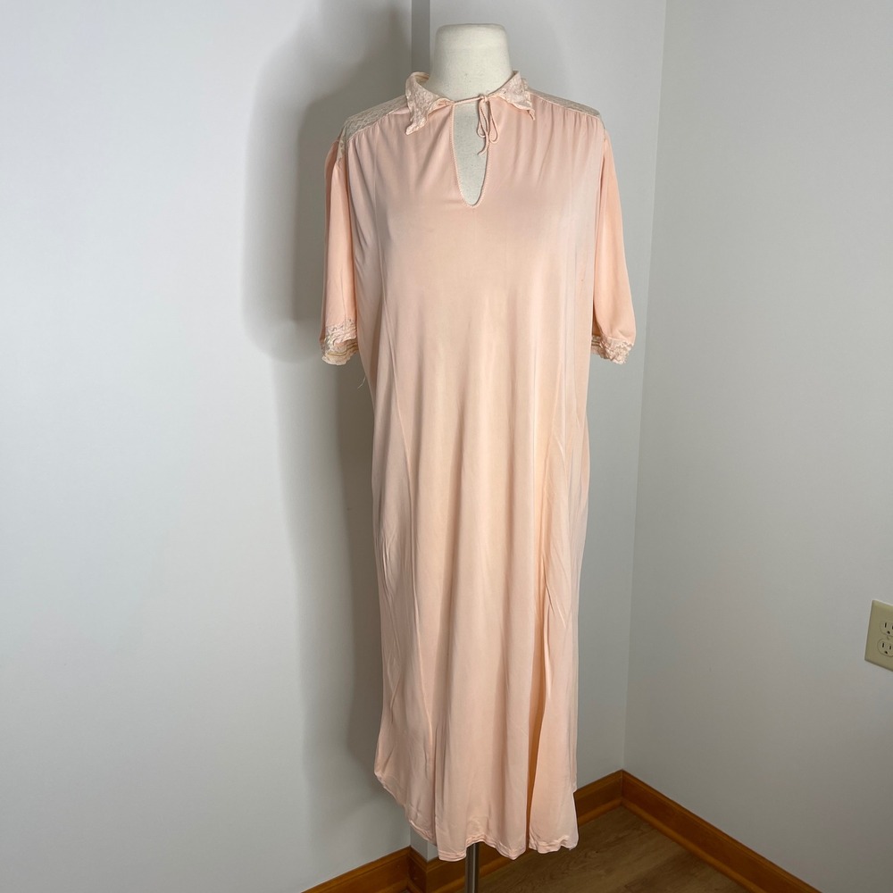 Schiesser Vintage Peach Lace Trim Nightgown Short Sleeve Keyhole Neck Size 44